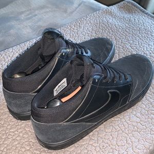 Nike Air SB | Mens Black Casual Shoe!